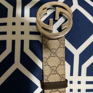 Mens Gucci belt fair condition , fits waist sizes 28 up to 36